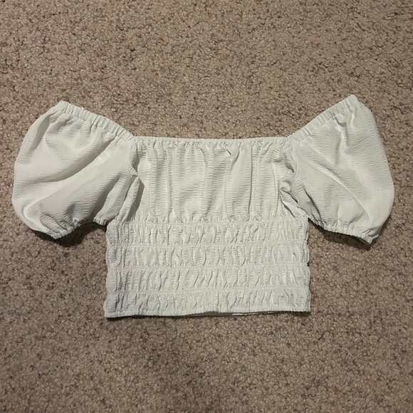 Puff Sleeve Ruched Top - Picture 2 of 3